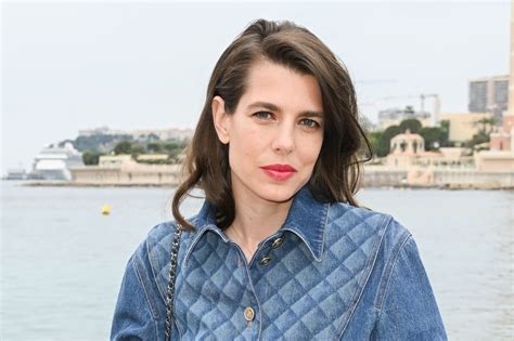 Cappotto Inverno 2021: quello Chanel di Charlotte Casiraghi è top